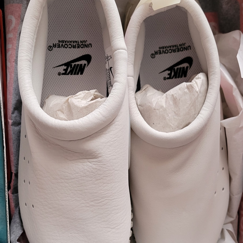 Nike Men's White Slip-On Shoes Men 5.5  Women 7